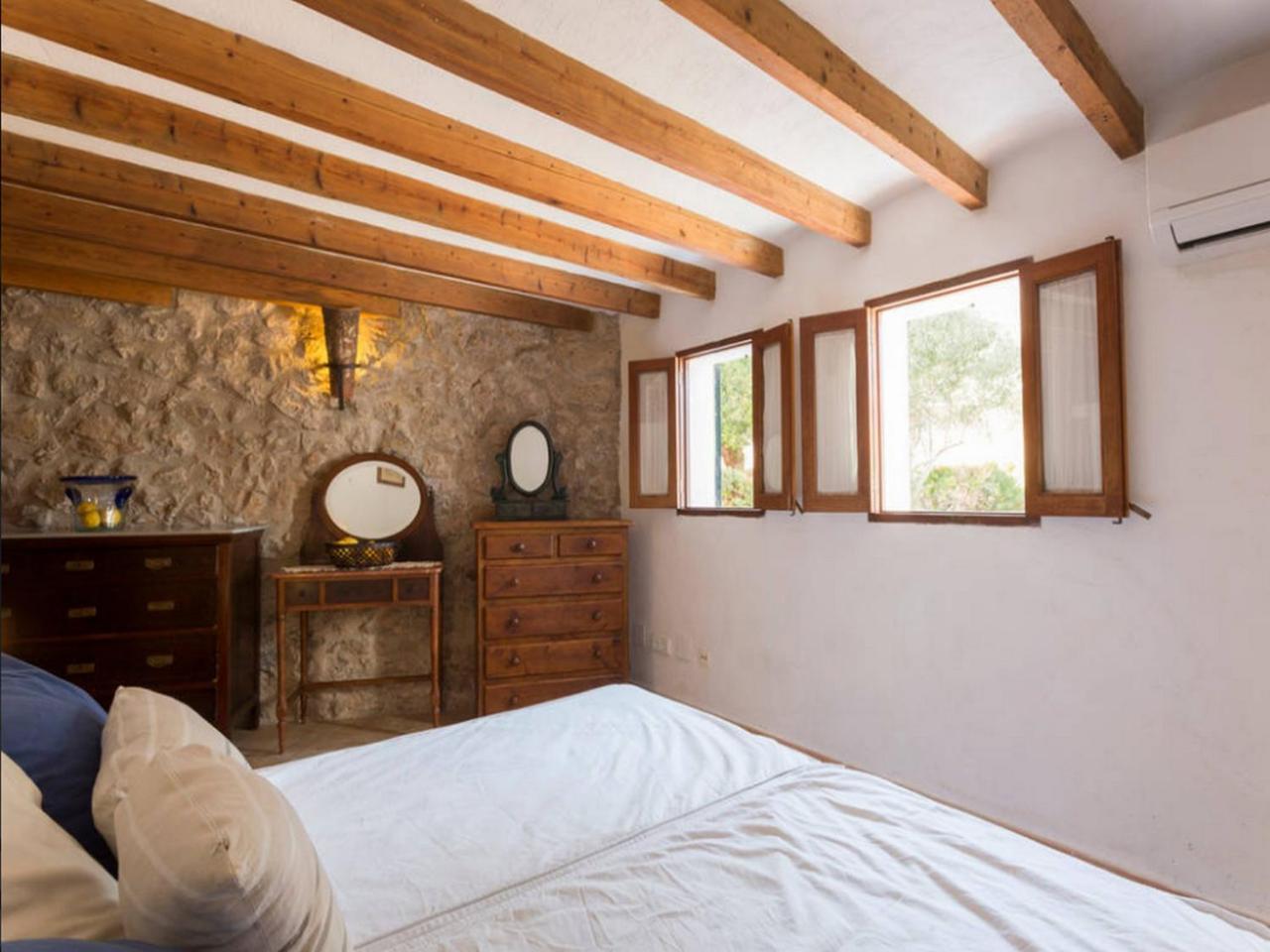 Appartement Puerto De Pollensa And Apartments, With Private Mountain Ideal For Runners, Trailers,near Approximately 5 Minutes Walking, Unique Experience In A Ullal Old Typical Mallorca House With Private Mountain And Near To The Beac Port de Pollença