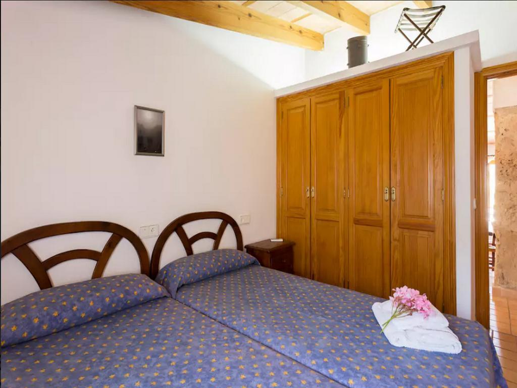 Puerto De Pollensa Villa: Mountain Retreat Near Apartment Port de Pollenca